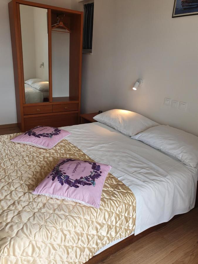 Apartmani Babic Dugi Rat Exteriör bild