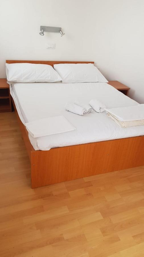 Apartmani Babic Dugi Rat Exteriör bild